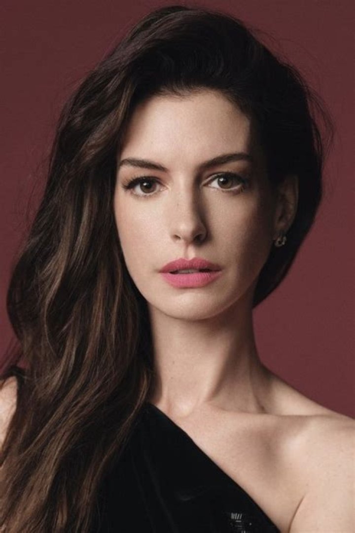 Anne Hathaway's Height And Weight Explored