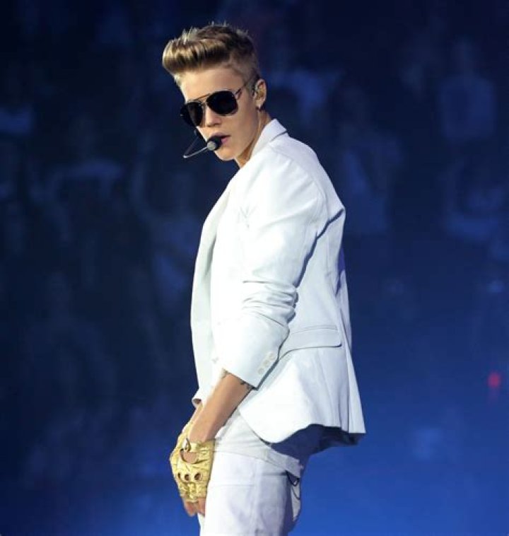Justin Bieber Pisses Into Restaurant Mop Bucket -- 'F*** Bill Clinton |