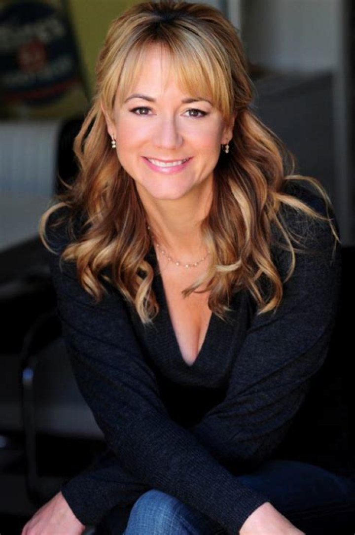 Megyn Price- Bio, Age, Height, Husband, Net Worth, Career |