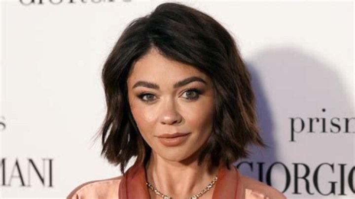 Unveiling The Secrets: Sarah Hyland's Height Revealed