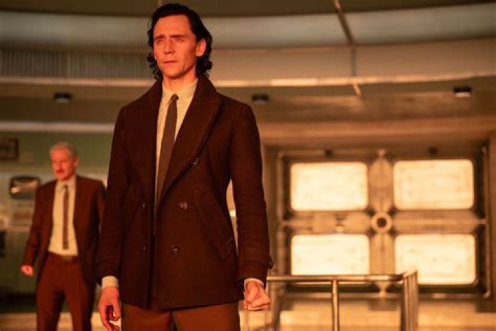 Unveiling Tom Hiddleston's Height: Surprising Insights Revealed