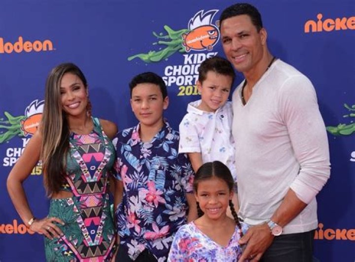 ZestDash | Tony Gonzalez - Bio, Age, net worth, height, Wiki, Facts and Family